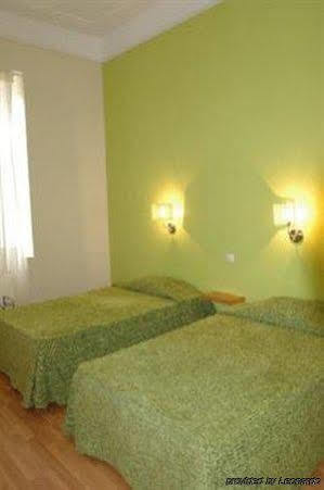 Residencial Castromira Apartment Lisbon Bagian luar foto