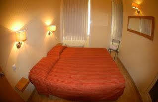 Residencial Castromira Apartment Lisbon Bagian luar foto